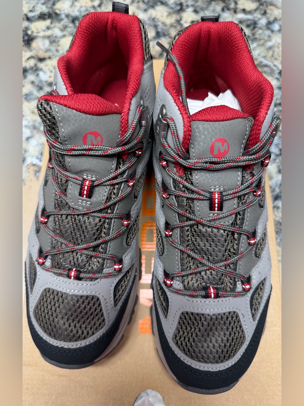 Merrell women’s 5.5 Moab 3 mud waterproof- new in box